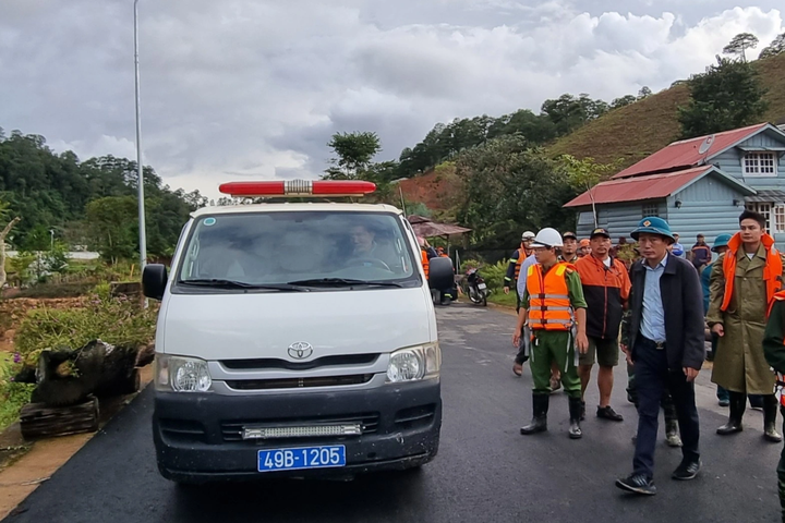 Four Korean tourists die in Central Highlands flood - 3
