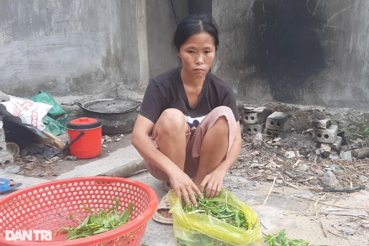 Poor mother needs help to support ill-mentally children - 2 Poor mother needs help to support ill-mentally children - 2