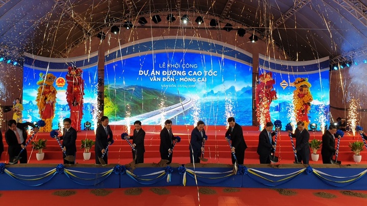 Construction on Van Don-Mong Cai Expressway starts - 1