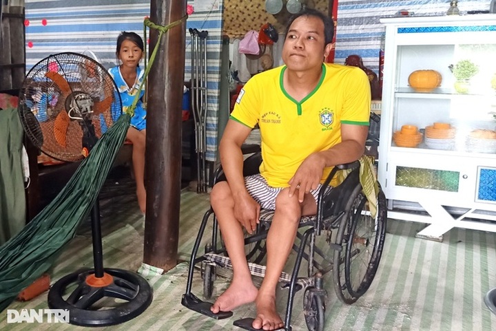 Girl caring for disabled father needs help - 1