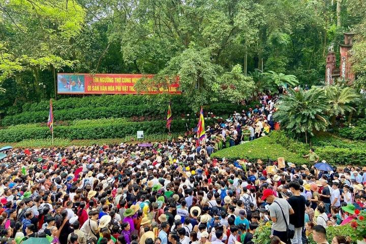 Visitors flock to Hung Kings' Temple Festival - 1