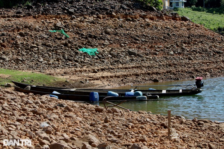 Thua Thien-Hue reservoirs lack water - 3 Thua Thien-Hue reservoirs lack water - 3