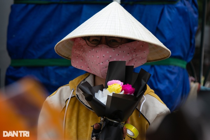 Hanoi, HCM City busier on Women’s Day - 4