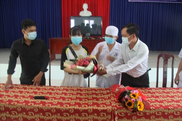 Two more nCoV patients discharged from hospital in Vietnam - 3