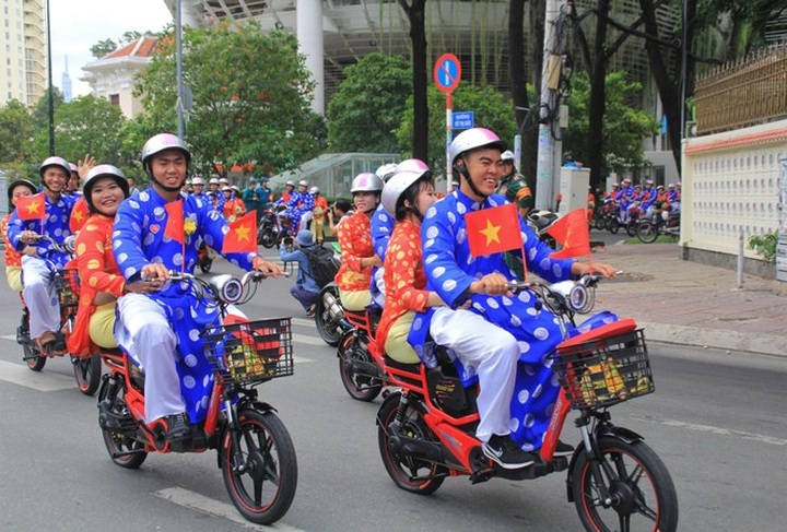 100 couples join group wedding in HCM City - 3 100 couples join group wedding in HCM City - 3