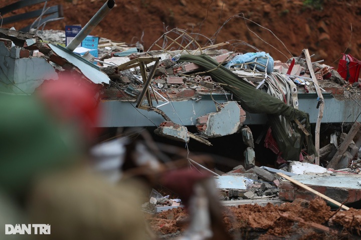 Lam Dong landslide kills four - 2 Lam Dong landslide kills four - 2