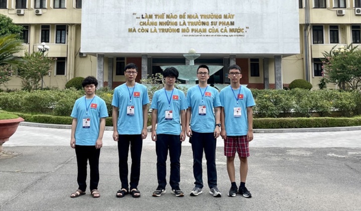 Vietnam scores a big win at 2021 Int’l Physics Olympiad - 1