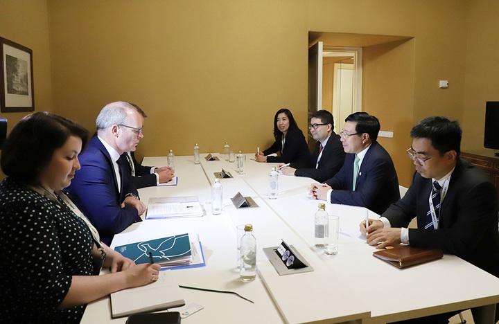 Deputy PM, FM Minh busy on sidelines of 14th ASEAM FMM - 1