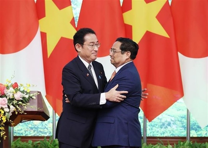 Japanese PM concludes successful visit to Vietnam - 1