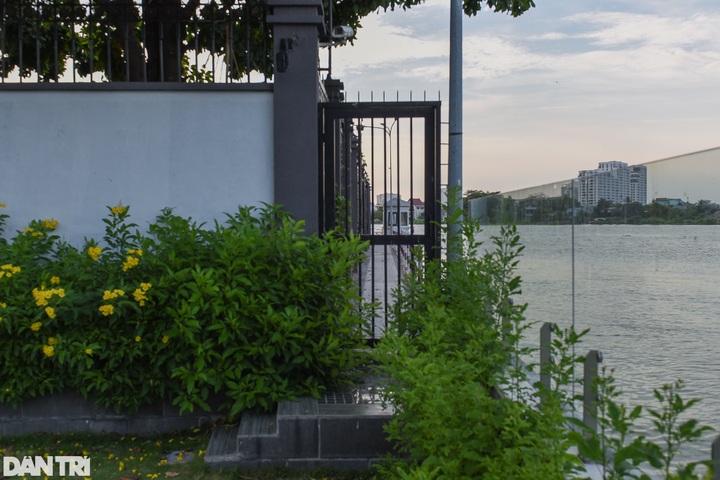 Access to Saigon River seriously restricted in HCM City centre - 7
