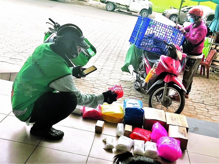 Delivery drivers earn good money during shopping season - 1