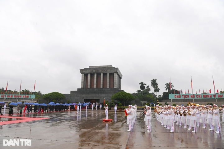NA deputies pay tribute to late President Ho Chi Minh ahead of 4th session - 1 NA deputies pay tribute to late President Ho Chi Minh ahead of 4th session - 1