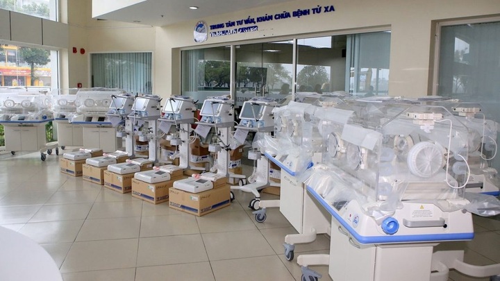 JICA donates medical equipment to Hue Central Hospital - 1