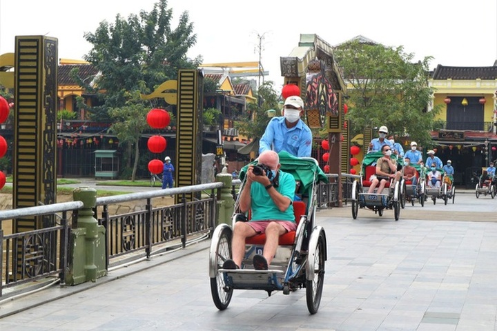 Target of five million foreign visitors could be missed - 1