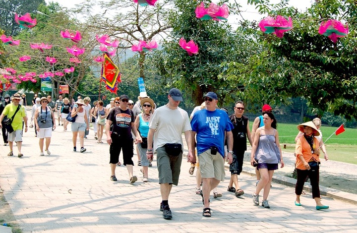 3.3m foreign tourists visit Hanoi in H1 - 1