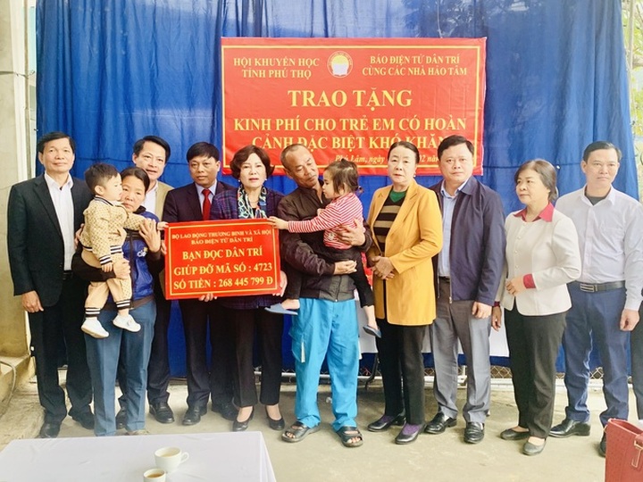 Two orphans in Phu Tho receive support - 1