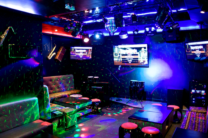 Ministry draft decree to tighten controls over karaoke and clubs - 1