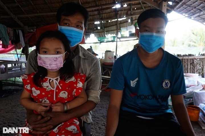 Poor man seeking help for ailing wife and children - 1 Poor man seeking help for ailing wife and children - 1