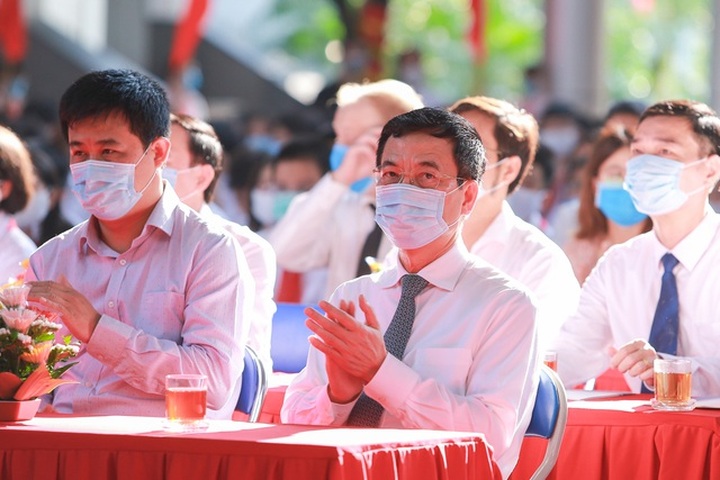 23 million students in Vietnam start new school year - 1