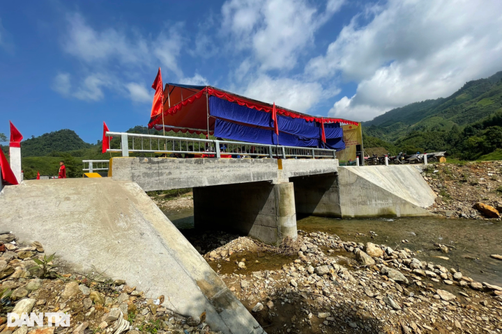 New Dantri Bridge opens in Yen Bai - 2
