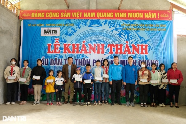 New Dantri bridge opens in Tuyen Quang - 7