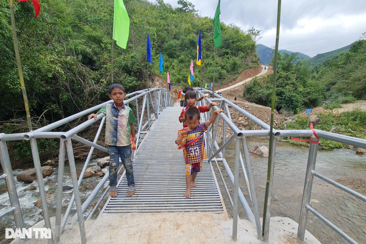 New Dantri Bridge opens in remote Nghe An village - 5