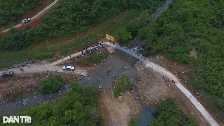 New Dantri Bridge opens in remote Nghe An village - 2