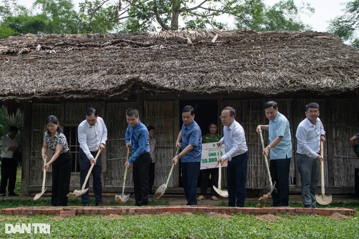 Ten Tuyen Quang families to receive new homes - 1