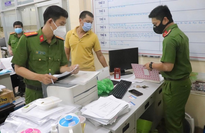 State employee detained for receiving bribes for Covid-19 vaccination shots - 1 State employee detained for receiving bribes for Covid-19 vaccination shots - 1