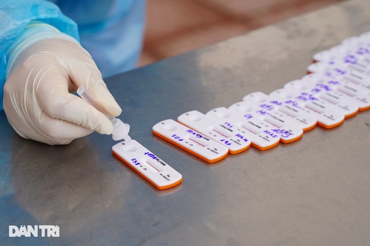 Hanoi commune locked down for Covid-19 prevention - 6