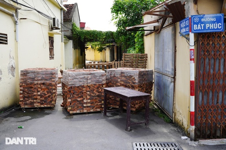 Hanoi commune locked down for Covid-19 prevention - 5