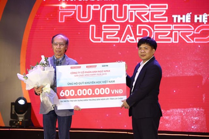 Apax English donates to Lai Chau pupils - 1