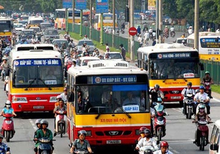Hanoi suspends all bus routes - 1
