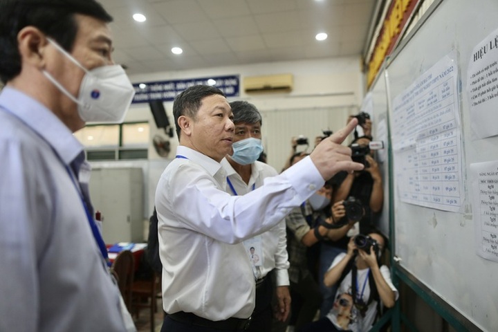 More than 1 million students take high-school graduation exams - 8 More than 1 million students take high-school graduation exams - 8