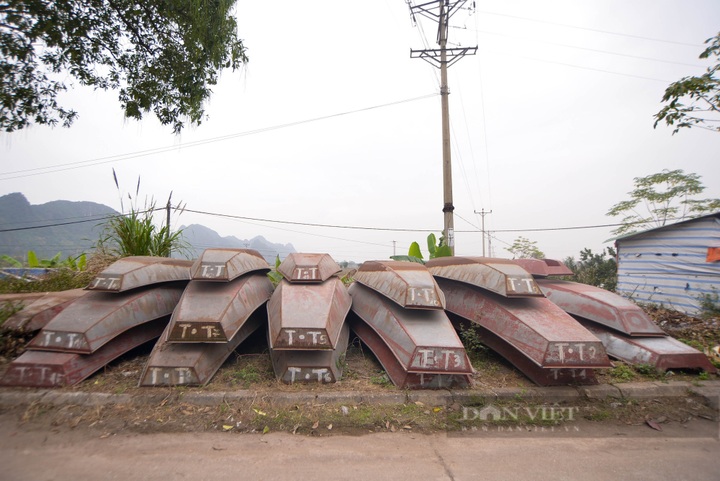 Thousands of boats at Huong Pagoda left idle amid pandemic - 3
