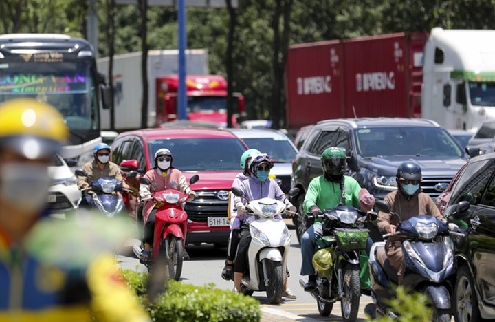 Speed limit of 30 km/h proposed for HCM City central streets - 1