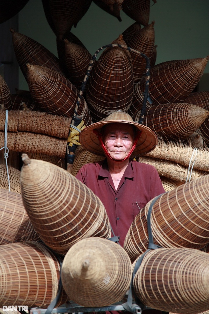 Hung Yen's 200-year-old fish trap weaving craft - 8 Hung Yen's 200-year-old fish trap weaving craft - 8