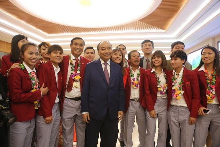 PM praises national football team victories at SEA Games - 2 PM praises national football team victories at SEA Games - 2