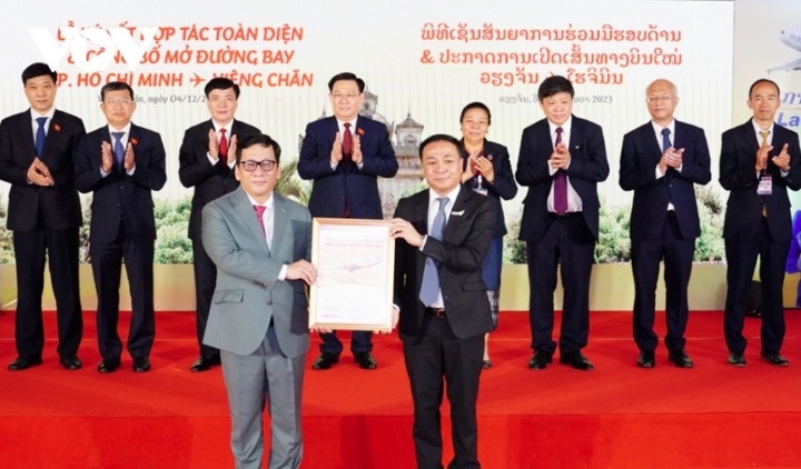 NA leader attends signing ceremony for Vietjet Air- Lao Airlines cooperation - 2