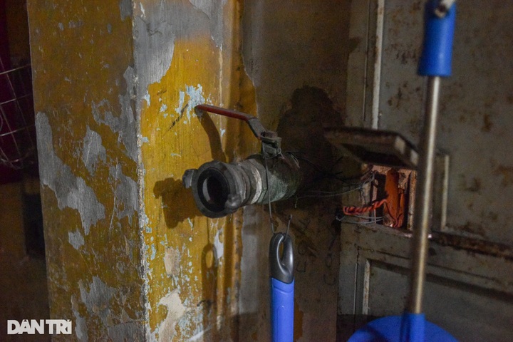 HCM City dormitory suffers severe deterioration - 3