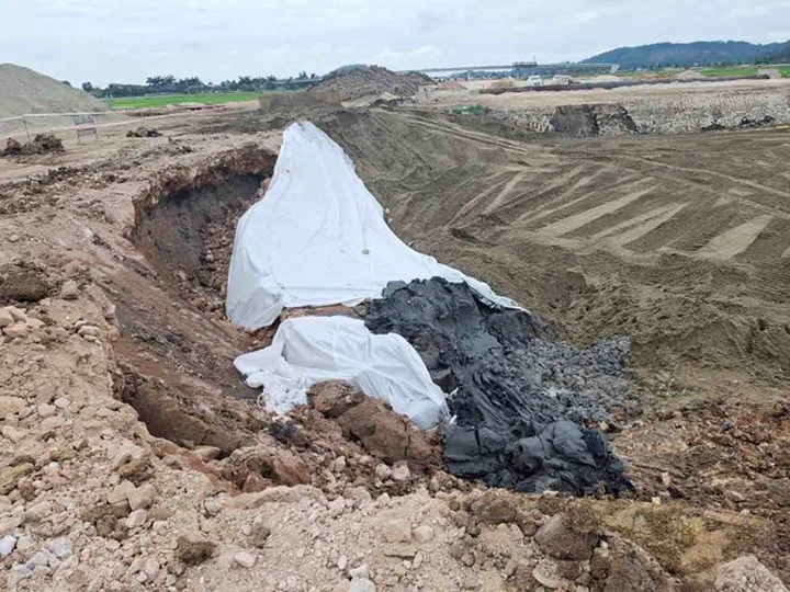 Landslide on North-South Expressway kills one - 1