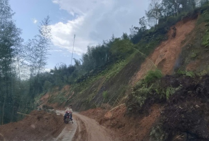 Temporary shelters set up for evacuated households in Cao Bang - 1