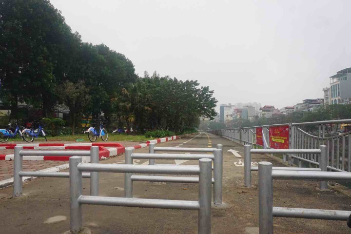 Hanoi's first cycle lane yet to grab public attention - 2 Hanoi's first cycle lane yet to grab public attention - 2