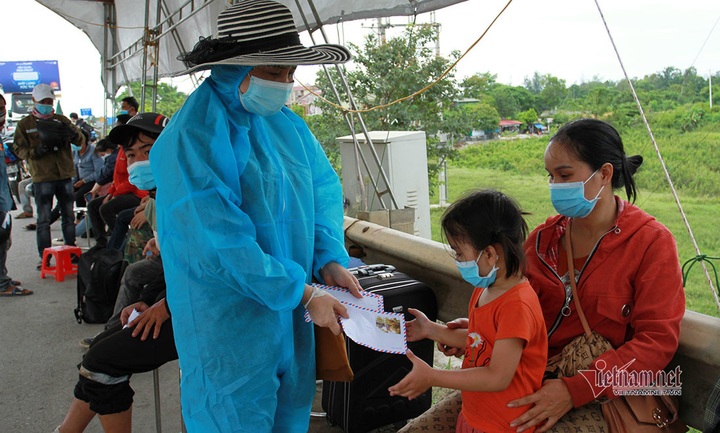 Nghe An returnees supported - 1