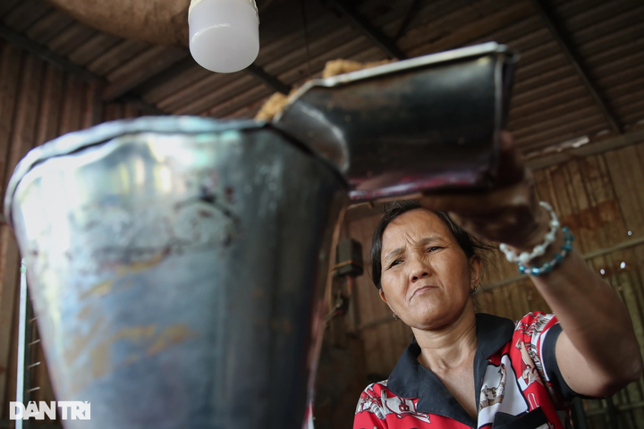 HCM City’s incense-making village preparing for Tet - 5 HCM City’s incense-making village preparing for Tet - 5