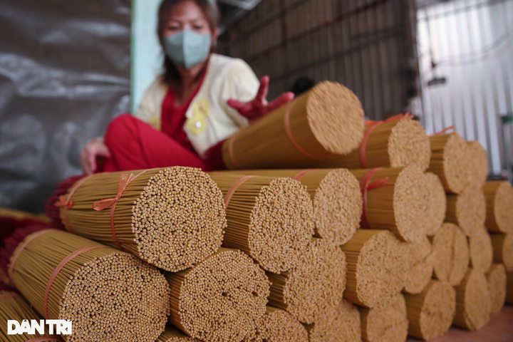 HCM City’s incense-making village preparing for Tet - 10 HCM City’s incense-making village preparing for Tet - 10