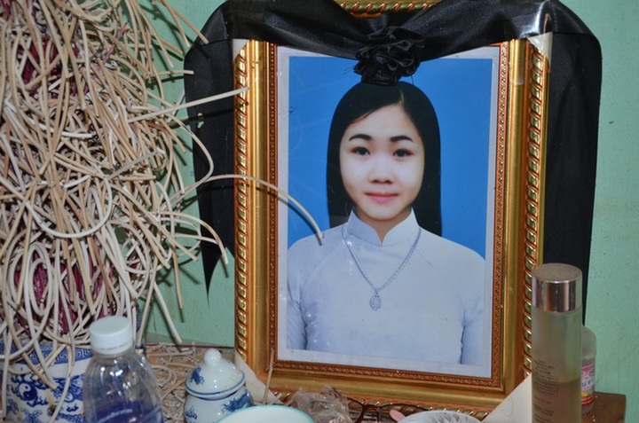 Family with four cancer-causing deaths in Lang Son needs help - 1