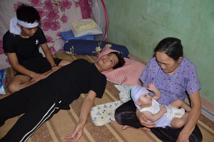 Family with four cancer-causing deaths in Lang Son needs help - 2