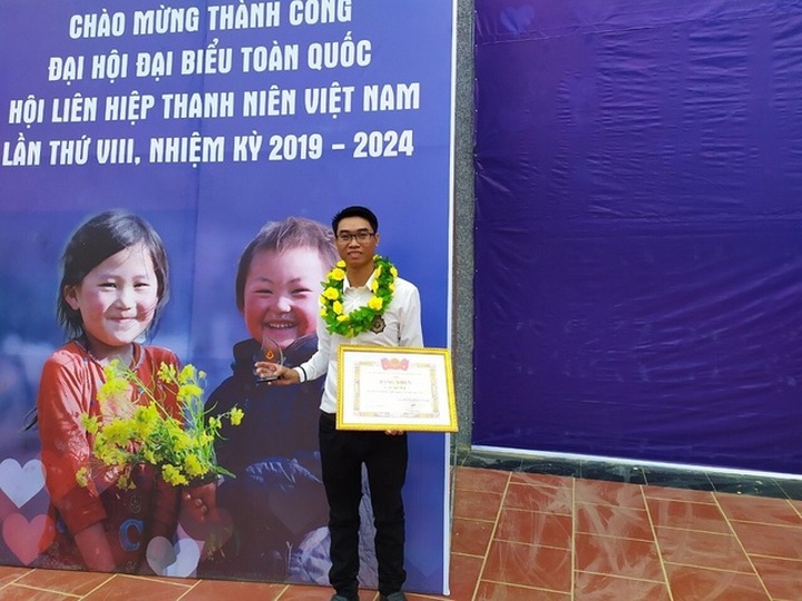 Binh Duong man honoured for his work as volunteer ambulance driver - 2 Binh Duong man honoured for his work as volunteer ambulance driver - 2