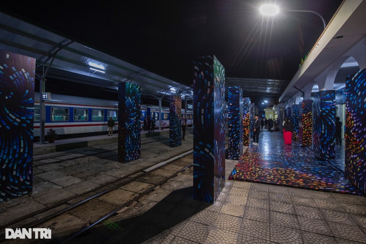 Tourist train services launched in Hanoi - 4